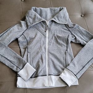 Lululemon Gray top full zip size 6